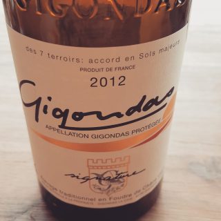 Oplev den fyldige og magtfulde Signature Gigondas Rouge 2012! Denne rødvin fra den smukke Gigondas-region i Frankrig byder på en fantastisk balance mellem mørke frugter, krydderier og dybe jordnoter. Perfekt til kraftige retter som oksekød eller lammekød!

Er du klar til at forkæle dine smagsløg? Skål!

https://www.herrekokken.dk/oplev-signature-gigondas-rouge-2012-en-laekker-roedvin-fra-gigondas/

#vin #gigondas #rødvin #vinanmeldelse #vinelskere #franskvin #gastronomi #madogvin #vinparring #vinblog #signaturegigondas #vinoplevelse #vinsmagning #vinnerd #herrekokkendk