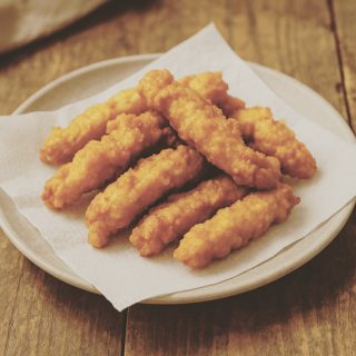 Sprøde. Saftige. Uimodståelige.
Her får du opskriften på de lækreste indbagte kyllingestykker, der knaser perfekt og smager af mere.
Server med chilisauce eller citronmayo – og nyd dem som snack, aftensmad eller tømmermændsredning.

Find opskriften på 👉 herrekokken.dk
#kylling #crispychicken #comfortfood #madblogger #nemmad #aftensmad #herrekokkendk #friteret #madmedsmag #weekendmad